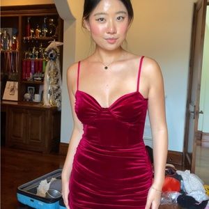 WINDSOR maroon evening mini dress 
Size M
Worn once!! Perfect condition